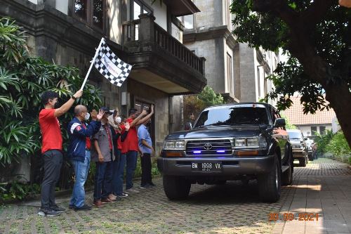 Toyota lepas rombongan komunitas Landcruiser 80 series untuk melakukan tour ke wilayah Sumatera, Jawa, hingga Bali.
