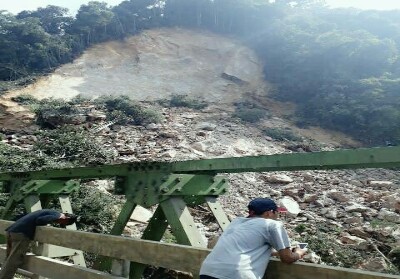 Kejadian longsor di Bukit Sipopay di Tanjung Balik, Kab.50 Kota siang menjelang sore tadi.