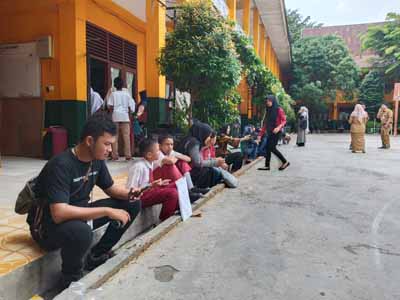 Suasana PPDB di salah satu sekolah di Pekanbaru.