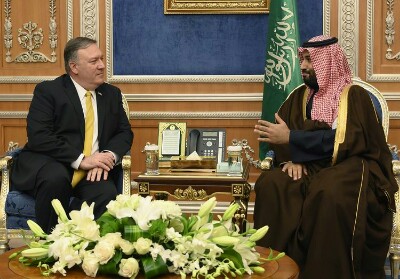 Menteri Luar Negeri Amerika Serikat Mike Pompeo saat bertemu Putra Mahkota Arab Saudi Mohammed bin Salman di Riyadh, pada 14 Januari 2019.