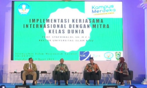 Rektor UIR, Prof Dr H Syafrinaldi SH MCL menjadi narasumber dalam jadi pembicara dalam Munas BKSPTIS XIII 2023 di Yogyakarta.(foto: istimewa)