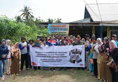 PT Pertamina (Persero) Refinery Unit (RU) II Dumai menggandeng kelompok masyarakat di Kelurahan Tanjung Palas untuk mengembangkan produk makanan ringan olahan buah-buahan. 