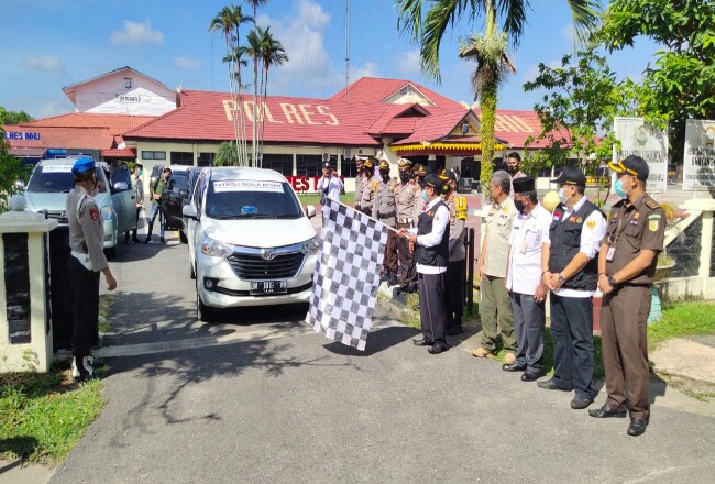 Pelepasan tim patroli dengan rute seluruh pos-pos pemenangan Calon Bupati (Cabup) dan Calon Wakil Bupati (Cawabup) yang ada di Kecamatan Rengat.