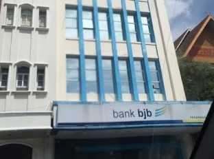 Kantor BJB Cabang Pekanbaru di Jalan Sudirman (foto/int)