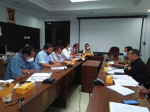 Komisi III DPRD Kota Pekanbaru hearing dengan Dinas Pendidikan (Disdik) terkait alih fungsi SDN 1 jadi pasar.