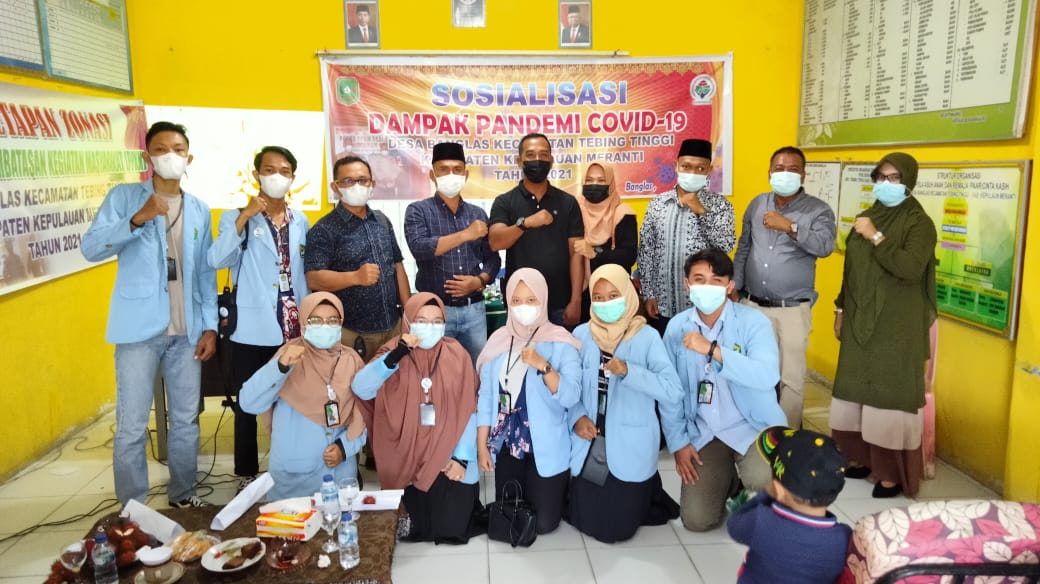Tim Kukerta Unri melakukan sosialisasi tentang dampak Pandemi Covid-19 dan PPKM di Desa Banglas