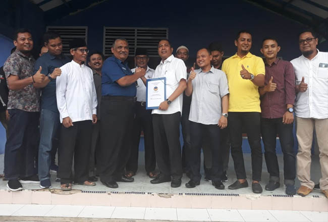 Sekda Siak, Tengku Said Hamzah di kantor DPD Partai Nasdem mengambil formulir pendaftaran penjaringan bakal calon Bupati dan Wakil Bupati Siak, Senin (7/10/2019). 