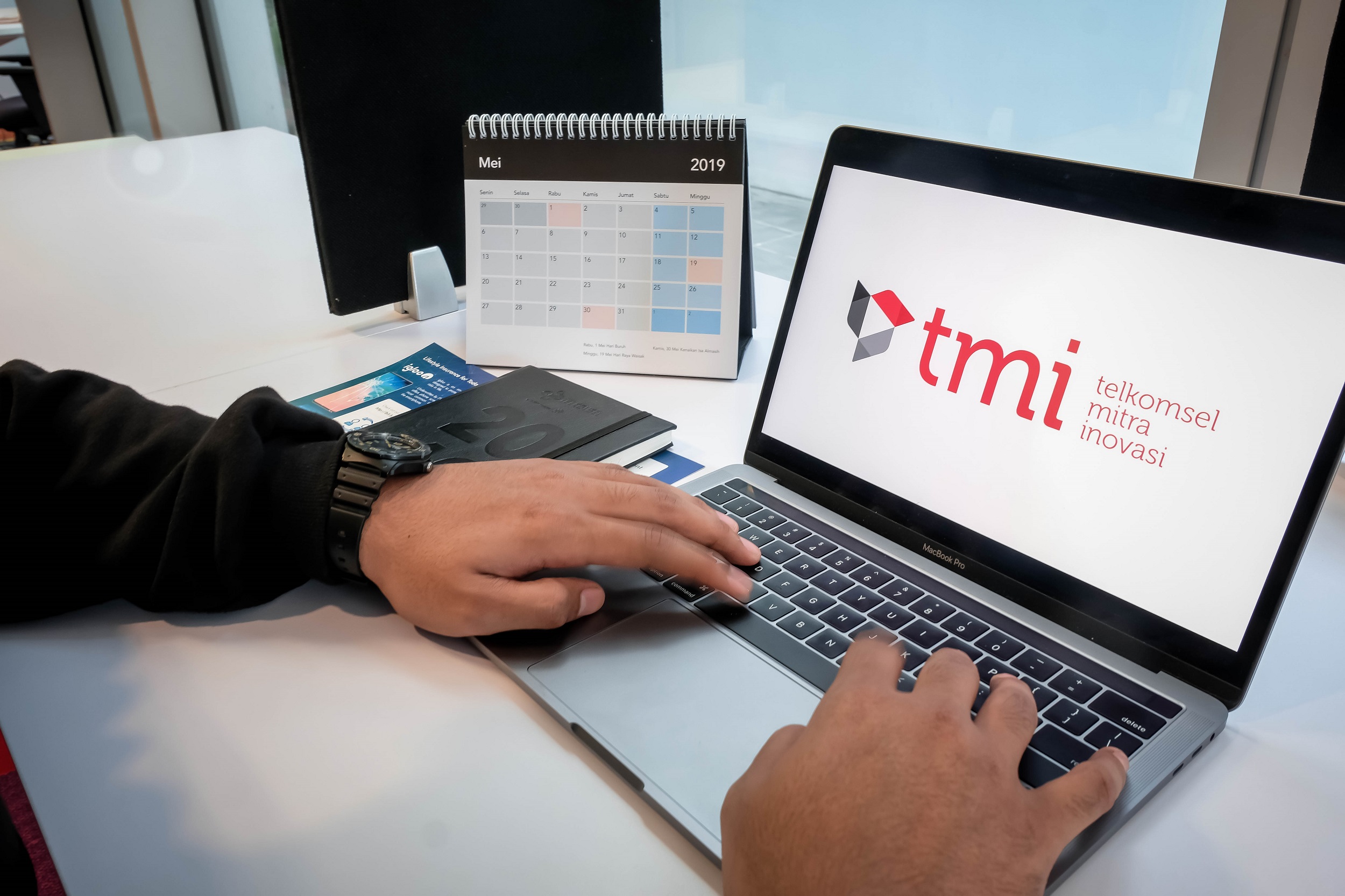 Ilustrasi: Telkomsel mempertegas komitmennya untuk mengakselerasi kemajuan negeri dengan  memulai aksi di bidang strategic investments menyentuh perkembangan ekosistem teknologi Indonesia pada sektor teknologi, media dan telekomunikasi melalui anak perusahaan baru bernama Telkomsel Mitra Inovasi (TMI).   