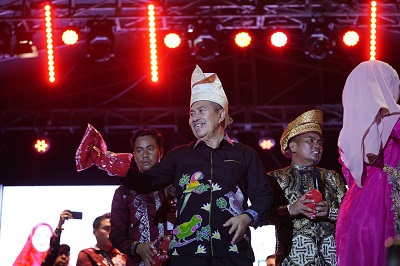 Gubernur Riau, Syamsuar (foto/int)