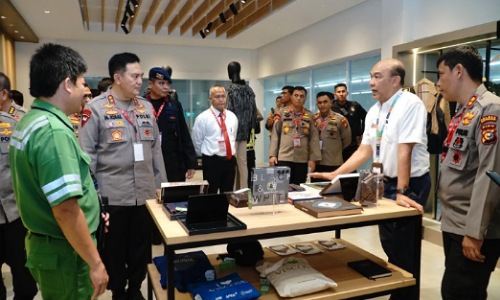 Kapolda Riau, Irjen Pol M Iqbal saat meninjau PT RAPP dalam kegiatan Gelar Operasional dan Pembinaan.(foto: andi/halloriau.com)