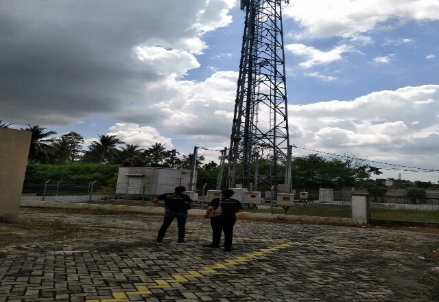 Tower yang berdiri di perumahan warga di Tenayan Raya.