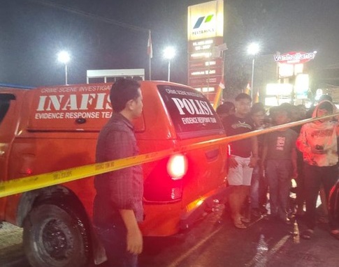 Polisi melakukan olah TKP di lokasi ledakan tempat tewasnya seorang montir di Pekanbaru.