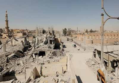  Kota Raqqa, Suriah utara, yang menjadi ibu kota kekhalifahan ISIS, kini telah hancur dan ribuan militan telah meninggalkan kota itu setelah kehilangan wilayahnya.
