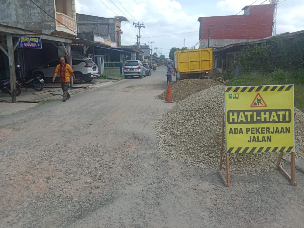 Material perbaikan jalan hubung Sinaboi-Bagansiapiapi telah tiba (foto/int)
