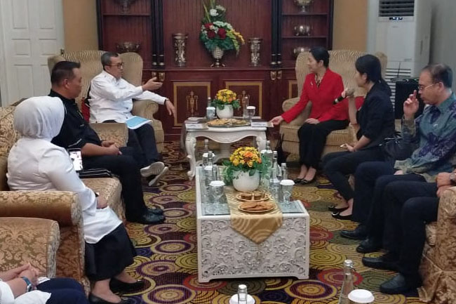 Gubernur Riau Syamsuar menerima Konsulat Jenderal Tiongkok MS Qiu Weiwei di kediaman.