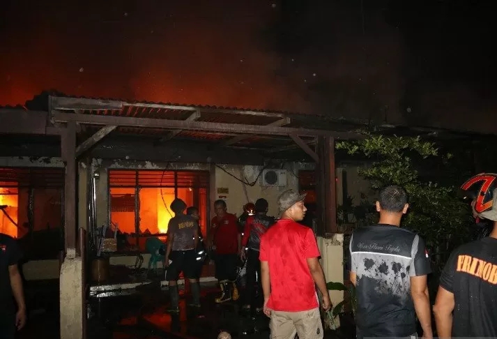 Kebakaran di asrama Brimob Polda Sumut.