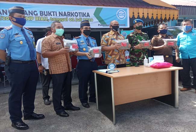 5 Kg ganja kering berhasil disita BNN Riau.