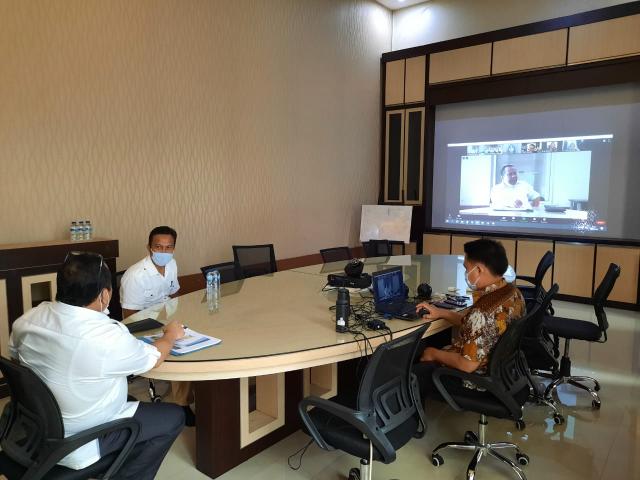 Bupati Irwan jadi narasumber pada focus group discussion (FGD) tentang Desentralisasi dan Otonomi di Daerah Perbatasan yang digelar LIPI secara daring, Rabu (16/9/2020) di Pekanbaru.