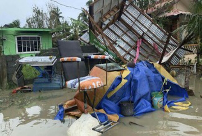 Topan Molave hantam wilayah tengah Vietnam setelah daerah itu dilanda banjir parah selama berminggu-minggu. Foto: CNNIndonesia