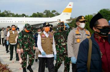 Panglima TNI Marsekal TNI Hadi Tjahjanto bersama Kapolri Jenderal Polisi Idham Azis kunjungi Riau.