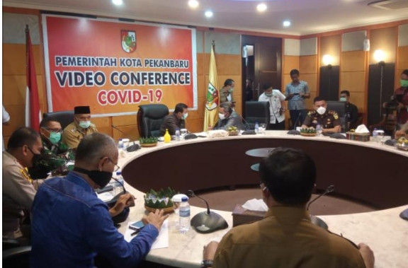 Walikota Pekanbaru, Firdaus MT rapat bersama Tim Gugus Tugas Covid-19