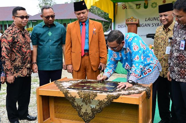 Launching Desa Kualu Nenas, Kecamatan Tambang, Provinsi Riau jadi desa keuangan syariah pertama di Provinsi Riau