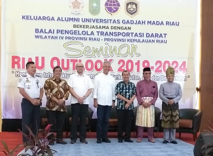 Seminar Riau Outlook 2019-2024. 