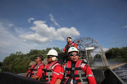 APRIL memiliki sumber daya helikopter, airboat, ratusan petugas pemadam kebakaran profesional untuk mencegah Karhutla (foto/ist) 