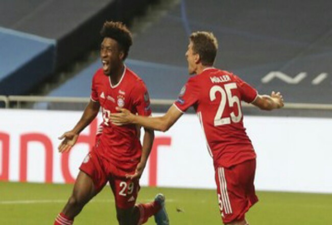 Kingsley Coman mencetak gol kemenangan Bayern Munchen. Foto: CNNIndonesia