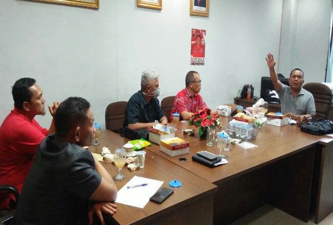 Fraksi PDIP DPRD Pekanbaru minta Pemko tutup pintu keluar masuk ke Pekanbaru.