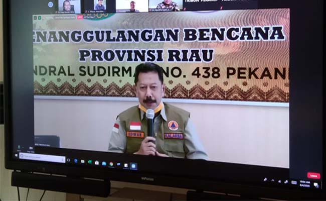  Wakil Komandan Satgas Karhulta Riau Edwar Sanger dalam webinar Kesiapan Riau Menghadapi Musim Kemarau 