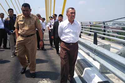 Jembatan Siak IV dibuka untuk umum oleh Gubri.<br>