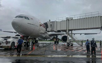 Para WNI akan dipulangkan melalui Wuhan International Airport menggunakan Batik Air berjenis Airbus 330-300 yang diberangkatkan pemerintah. Foto: CNNIndonesia