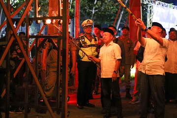 Sekda Meranti, Bambang membuka Festival Lampu Colok dan Lampu Hias Ramadan 1444 H/2023 M (foto/ist)