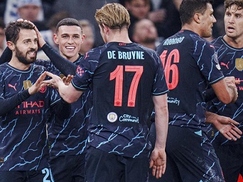 Para pemain Manchester City merayakan gol yang dicetak oleh Bernardo Silva (kiri) ke gawang FC Kopenhagen pada leg pertama babak 16 besar Liga Champions di Stadion Parken, Rabu (14/2/2024) dini hari WIB.