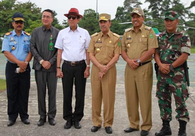 Foto bersama Bupati Siak Alfedri bersama Menteri Hukum dan Ham, Yasonna Laoly dan Gubernur Riau Syamsuar.
