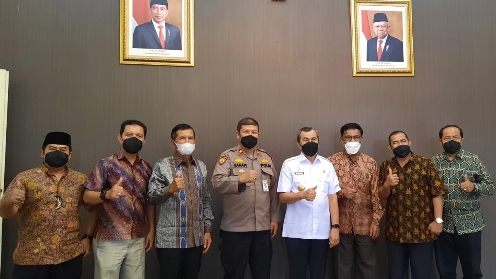 Jajaran Pengurus IKLA Provinsi Riau periode 2021-2026 melakukan kunjungan silaturahmi dengan Gubri H Syamsuar di rumah dinas Gubri Jalan Diponegoro Pekanbaru,
