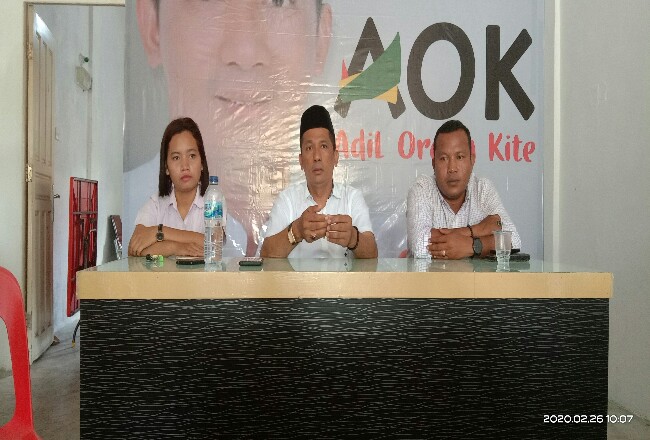 Anggota DPRD Provinsi Riau HM Adil saat memberikan keterangan pers.