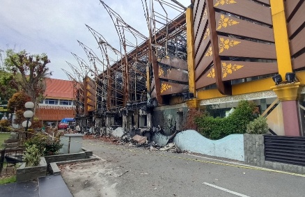 Gedung MPP Pekanbaru yang hangus terbakar (foto/rahmat)
