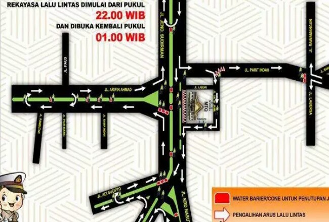 Rekayasa lalu lintas jalan raya saat malam tahun baru di Pekanbaru.