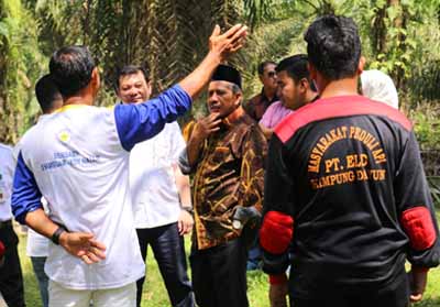  Bupati Siak H Alfedri M.Si dan Kepala Badan Restorasi Gambut RI Nazir Foead. M.Sc mengunjungi Kampung Dayun.  