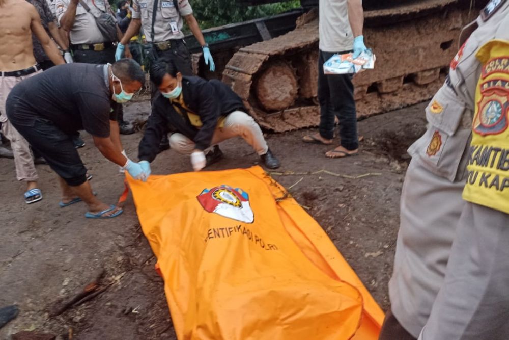 Polisi menemukan mayat terbungkus karung di Kelurahan Bukit Kapur, Dumai (foto/int)