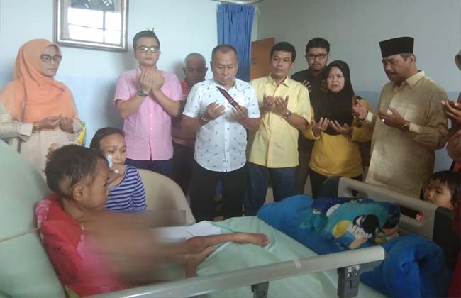 Pitera saat dikunjungi Fraksi Partai Golkar DPRD Kota Pekanbaru yang diiringi langsung Ketua DPD Golkar Pekanbaru, Sahril MH dan Ketua Harian, Roni Amriel.