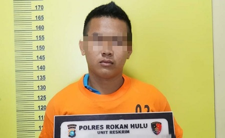 RP ditetapkan penyidik Satreskrim Polres Rohul tersangka, saat bentrok dua  kelompok di Puskopkar Riau Desa Sontang.