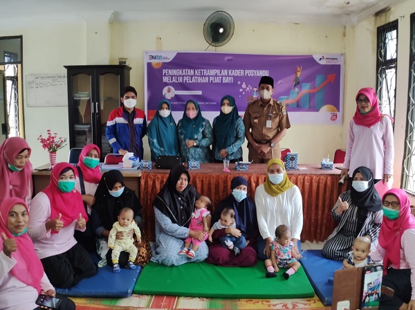 PT Kilang Pertamina Internasional selenggarakan pelatihan pijat bayi di Jaya Mukti.