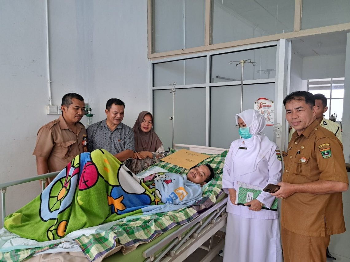 Muhammad Arbi, mahasiswa Unri sempat menjalani perawatan intensif di RSAM Bukittinggi (foto/int)