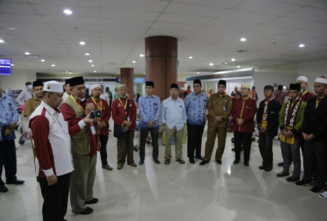 Pemenang MTQ Riau kembali dari menjalankan ibadah Umrah.
