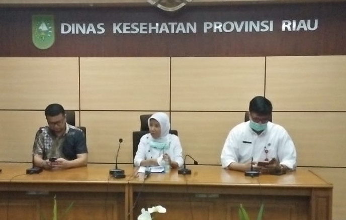 Jumpa pers terkait pasien positif corona di Riau.
