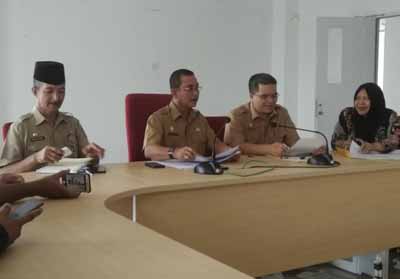  Konferensi pers terkait penerimaan CPNS di kantor Bupati Rohil, Komplek perkantoran Batu Enam, Bagansiapiapi.