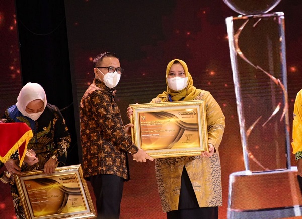Penghargaan tersebut diserahkan langsung oleh Menteri Dalam Negeri Muhammad Tito Karnavian, di Hotel Bidakara, Jakarta Selatan, Kamis (2/6/2022).